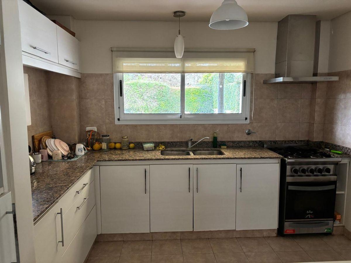 Foto de Venta de casa de 3 dormitorios en calle 461 F entre centenario y 12B, imagen 2
