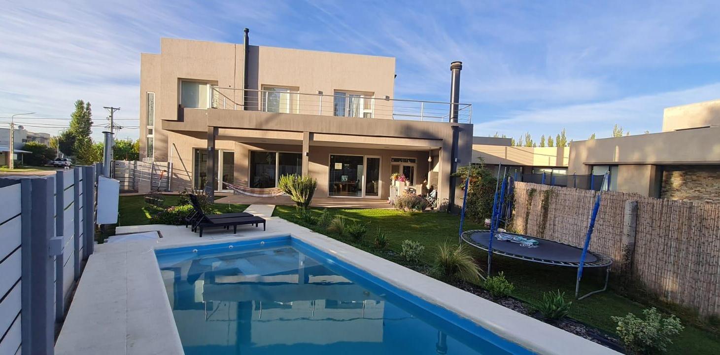 Foto de Venta Casa Gerencial 3 Dorm Barrio Santa Angela III, Centenario, Neuquén, imagen 4