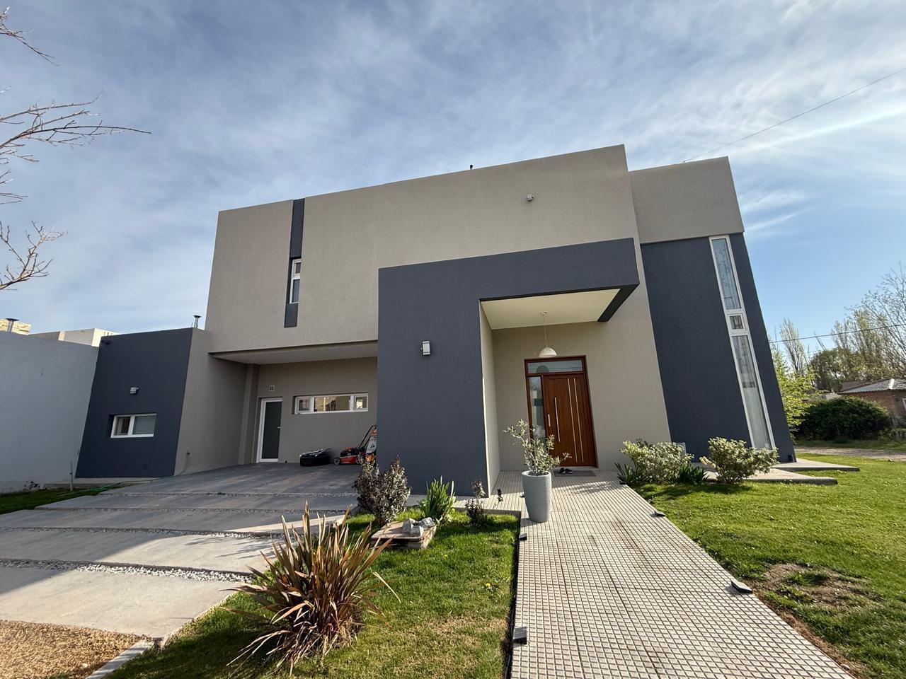 Venta Casa Gerencial 3 Dorm Barrio Santa Angela III, Centenario, Neuquén