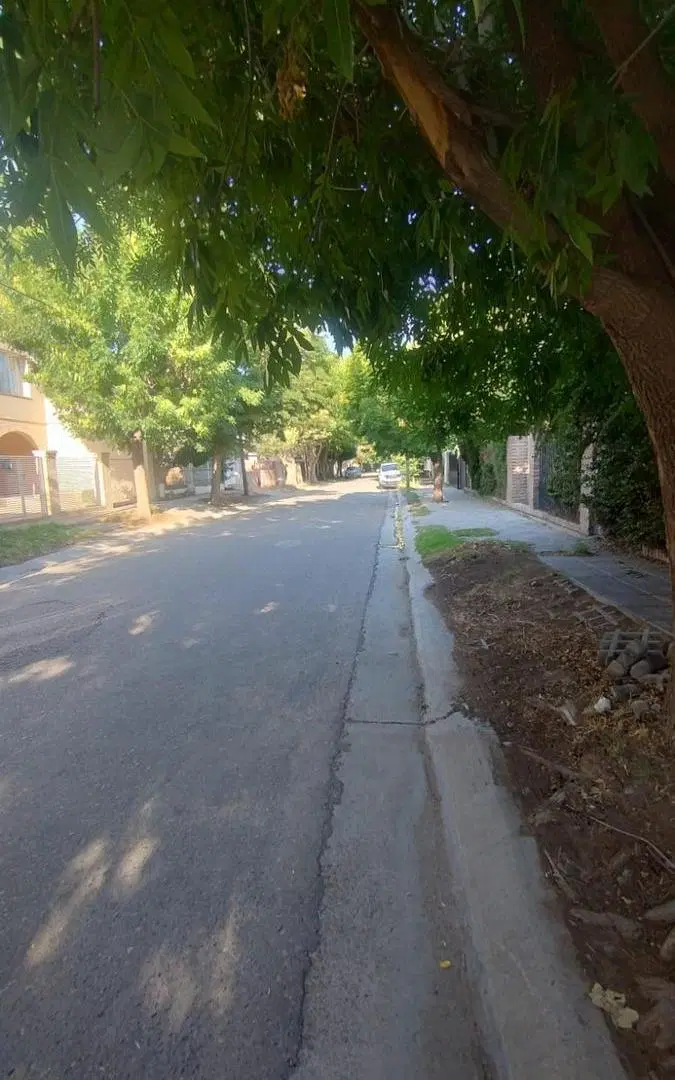 se vende casa de 3 dormitorios en b° jardines del rey 1