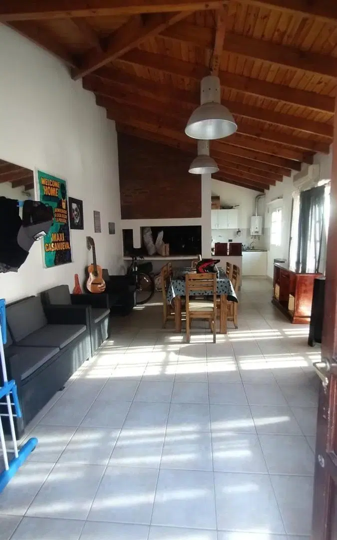 se vende casa de 3 dormitorios en b° jardines del rey 3