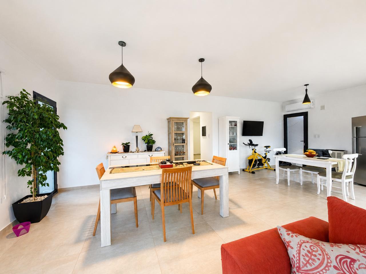 Foto de Venta Moderna Casa en Los Álamos, imagen 2