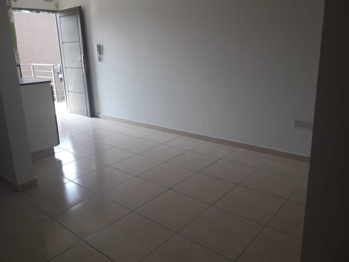 Foto de ALQUILER MONOAMBIENTE EN PLANTA ALTA VILLA ALLENDE, imagen 4