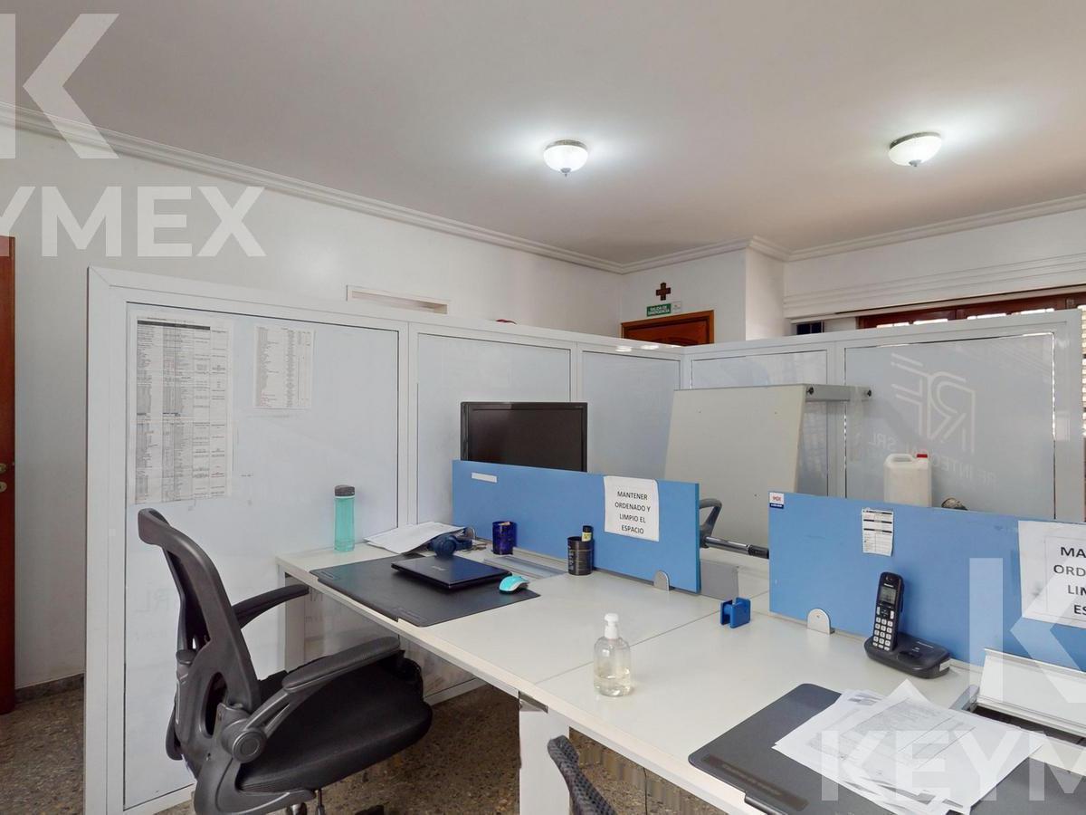 Casa de 3 Plantas Apta Banco en Venta 2