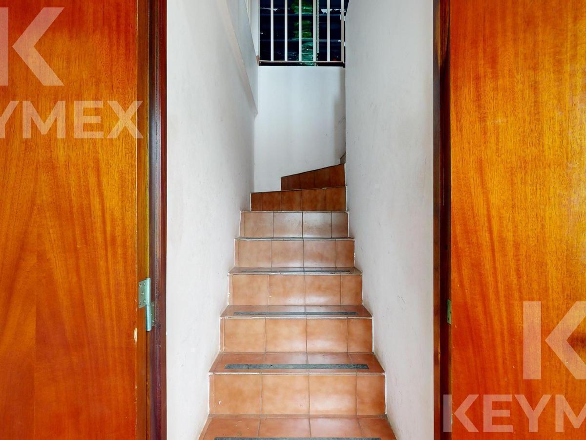 Casa de 3 Plantas Apta Banco en Venta 5