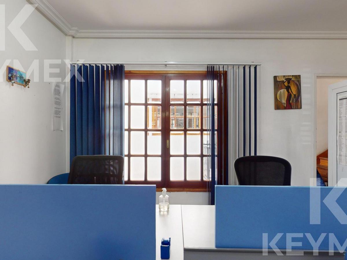 Casa de 3 Plantas Apta Banco en Venta 3
