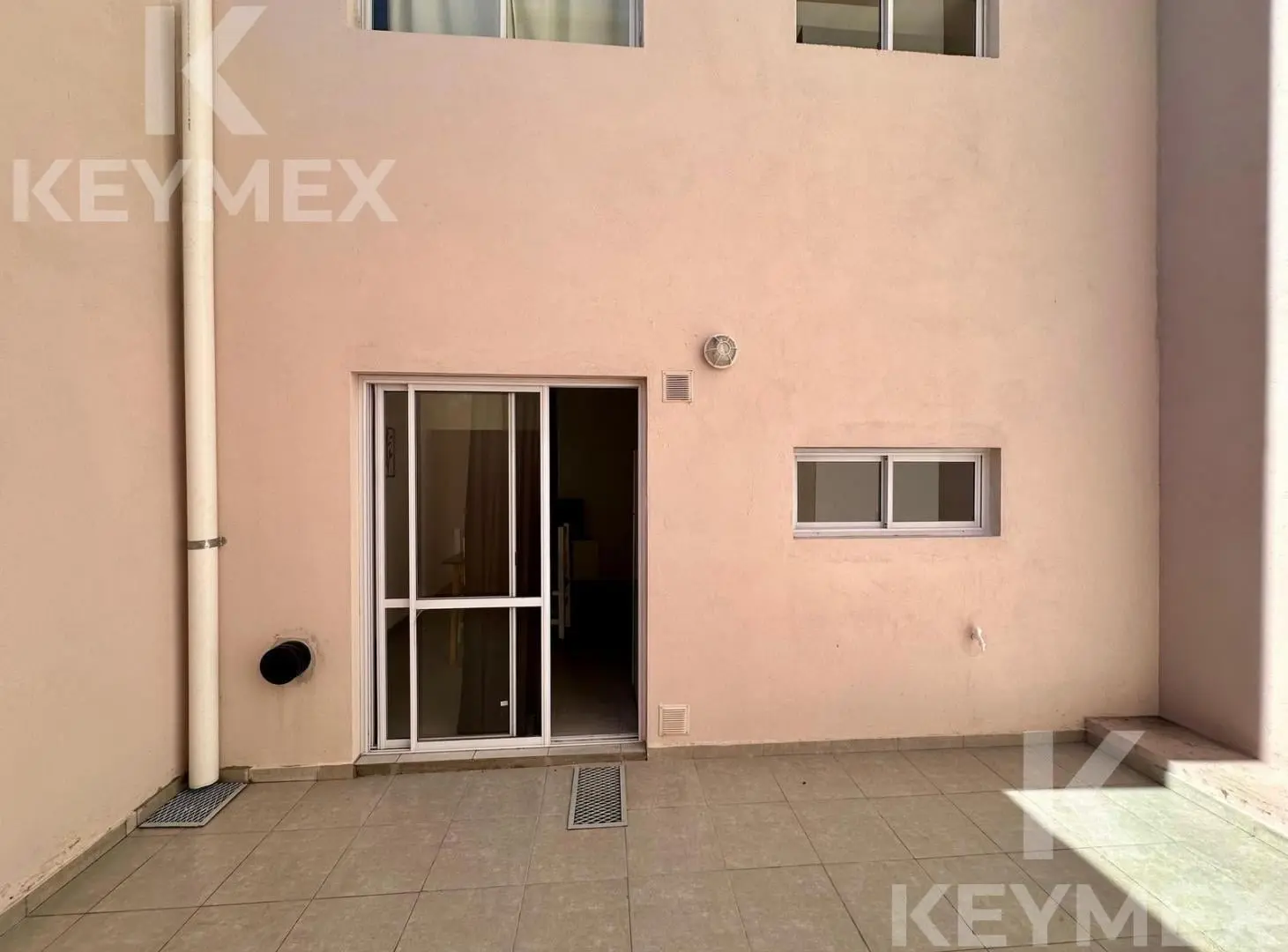 Departamento en venta con patio zona universitaria 124 e 46 y 47 3