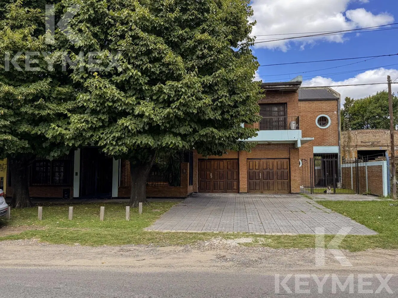 VENTA Casa en Hernandez, 3dorm. y escritorio , con amplio jardín y pileta 5
