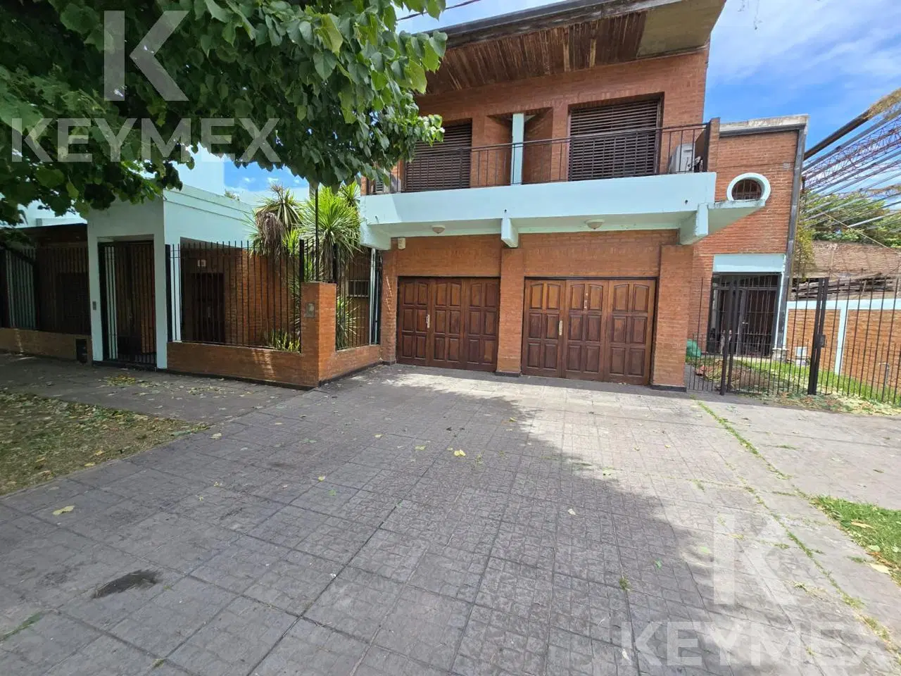 VENTA Casa en Hernandez, 3dorm. y escritorio , con amplio jardín y pileta 3