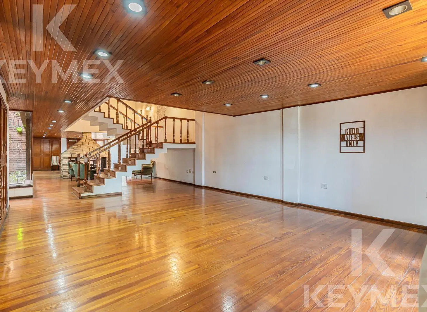 Venta Exclusiva Casa de Lujo en Casco La Plata | 5 Suites - Ascensor - 5 Cocheras - Piscina 3