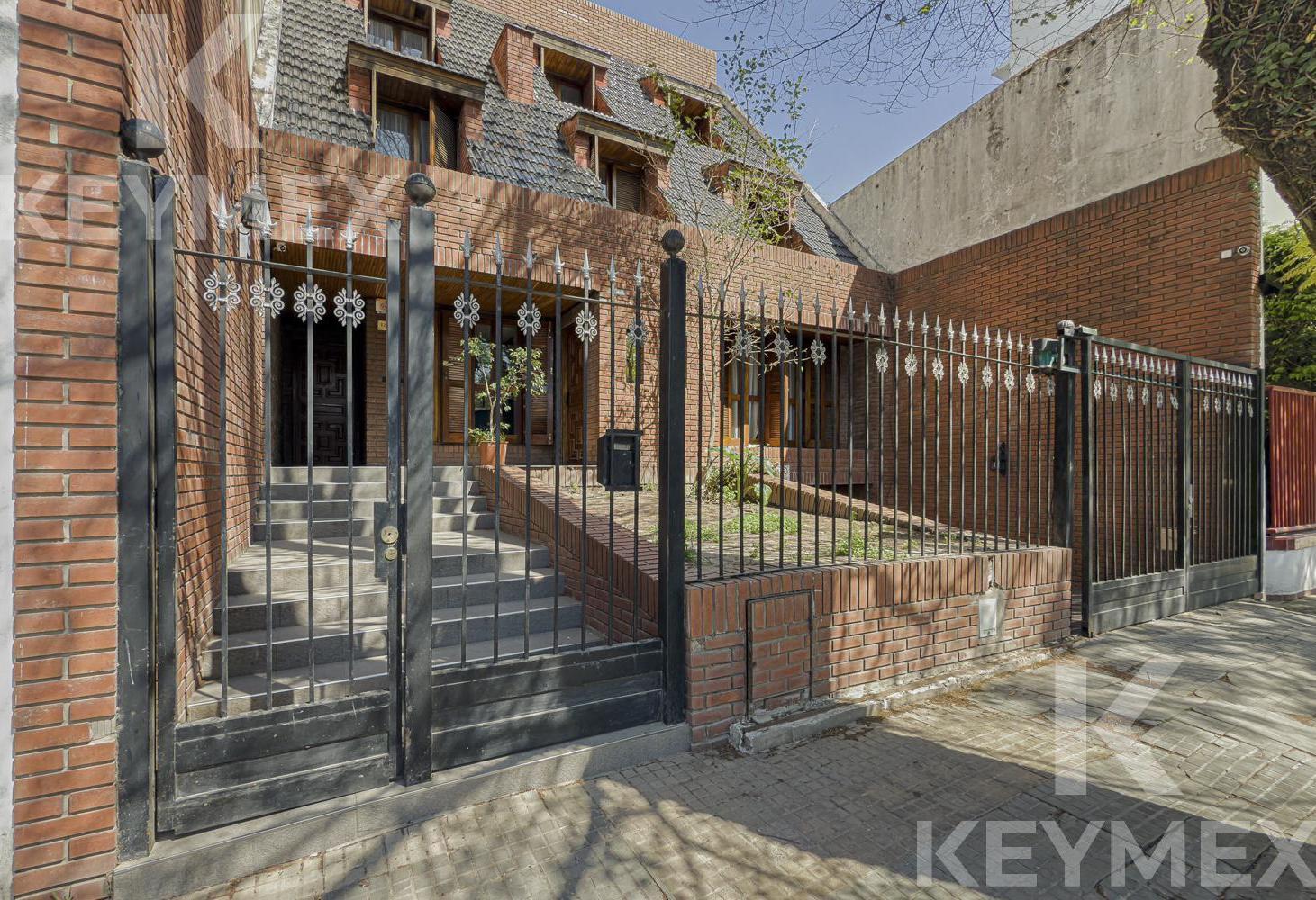 Venta Exclusiva Casa de Lujo en Casco La Plata | 5 Suites - Ascensor - 5 Cocheras - Piscina