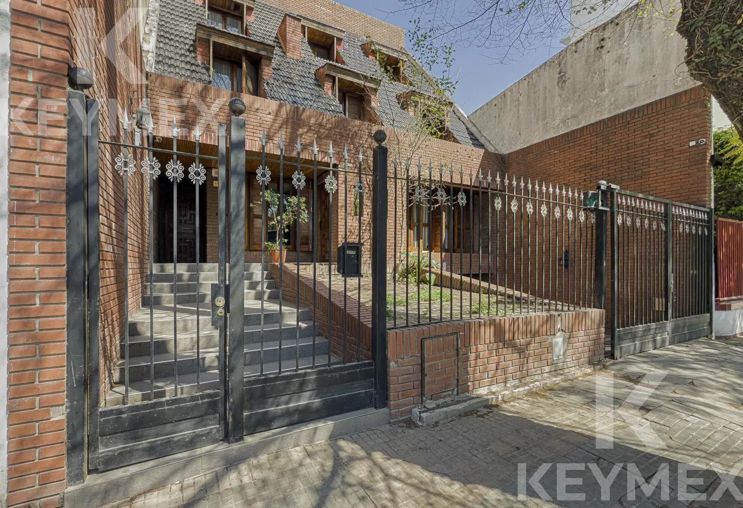 Venta Exclusiva Casa de Lujo en Casco La Plata | 5 Suites - Ascensor - 5 Cocheras - Piscina 2