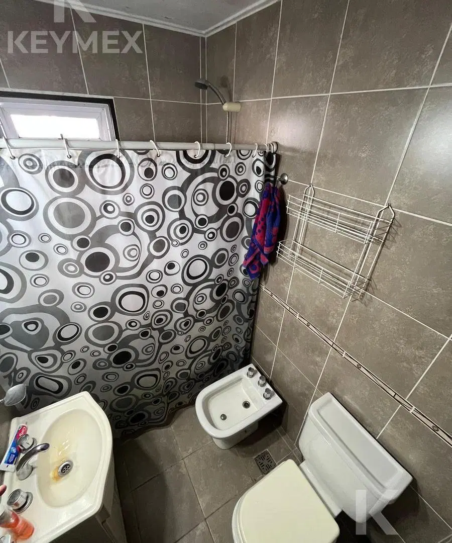 Departamento en La Plata 3er piso frente, 2 dormitorios, 2 baños, cochera semicubierta, balcón 3