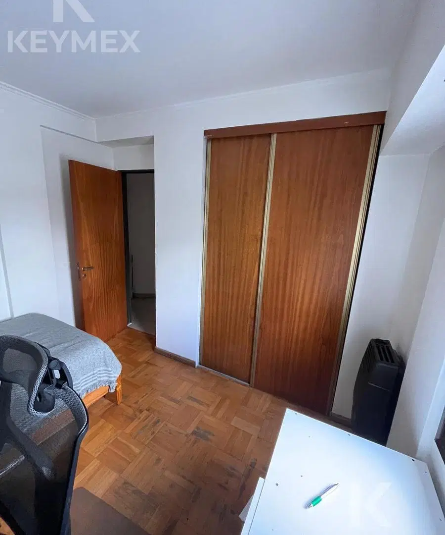 Departamento en La Plata 3er piso frente, 2 dormitorios, 2 baños, cochera semicubierta, balcón 4