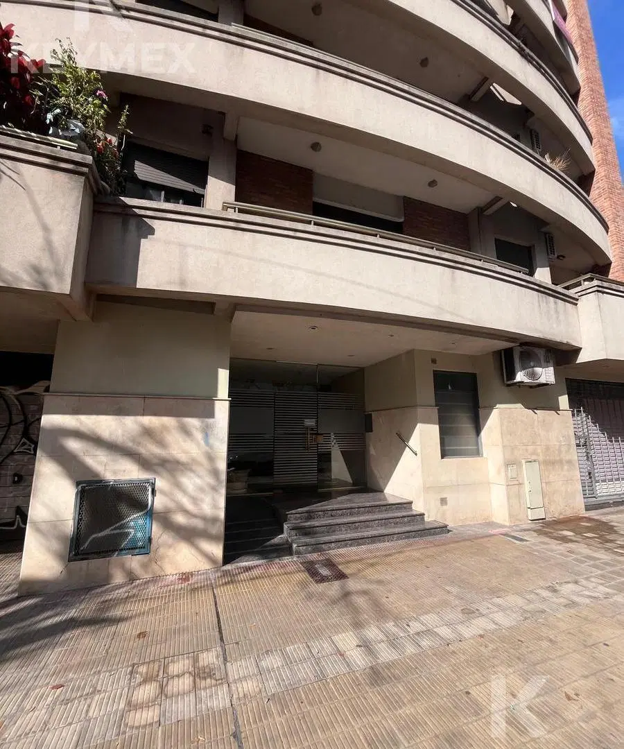 Departamento en La Plata 3er piso frente, 2 dormitorios, 2 baños, cochera semicubierta, balcón 5