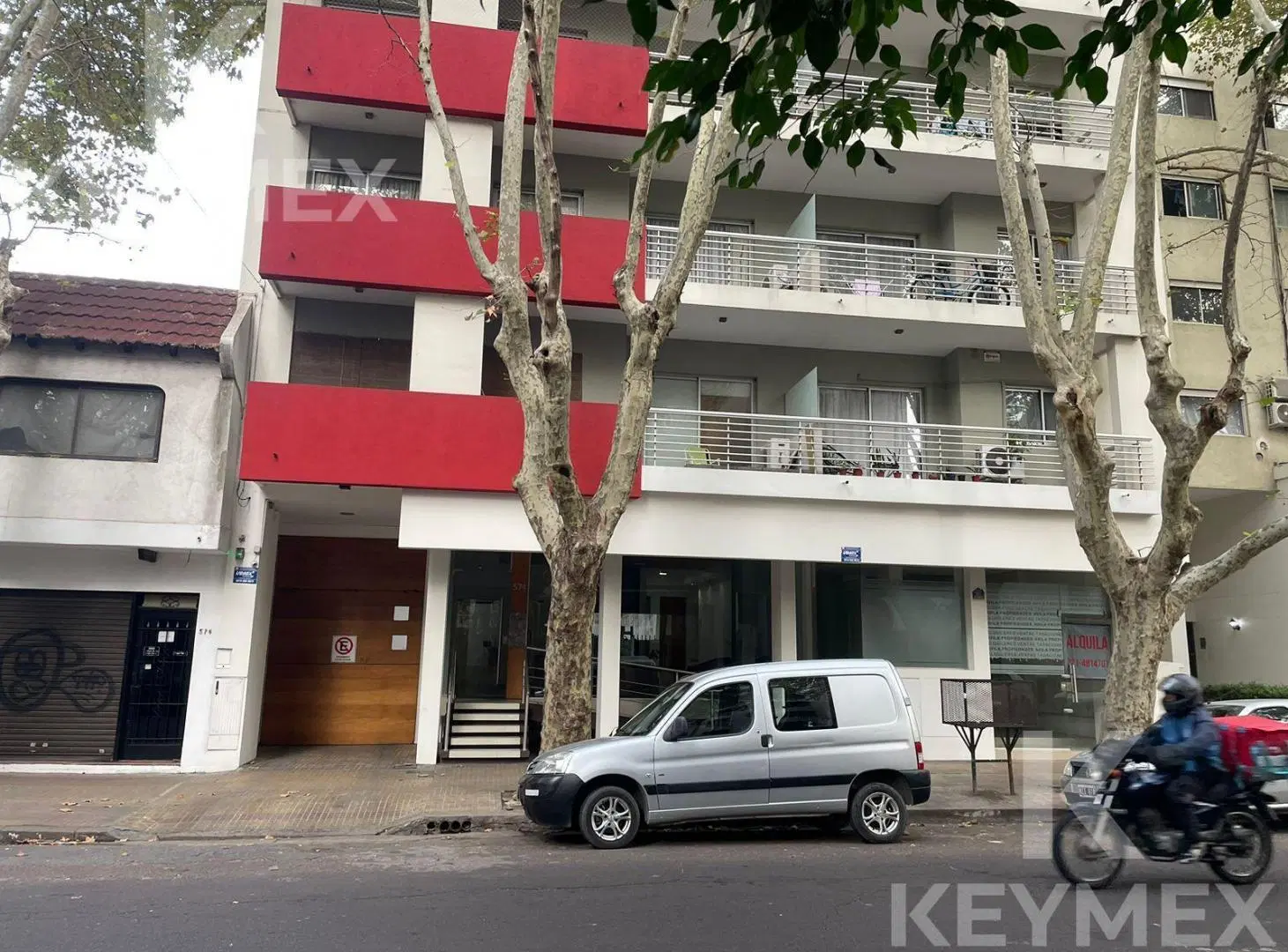 Cochera Cubierta en Venta La Plata 56 entre 7 y 8 a 200 mts casa de gobierno. 3