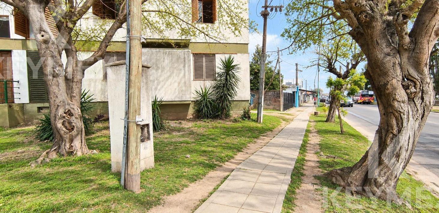 Foto de Departamento de 3 dormitorios en venta en Berisso – Av. Montevideo, imagen 1