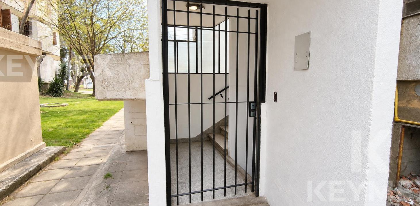 Foto de Departamento de 3 dormitorios en venta en Berisso – Av. Montevideo, imagen 2