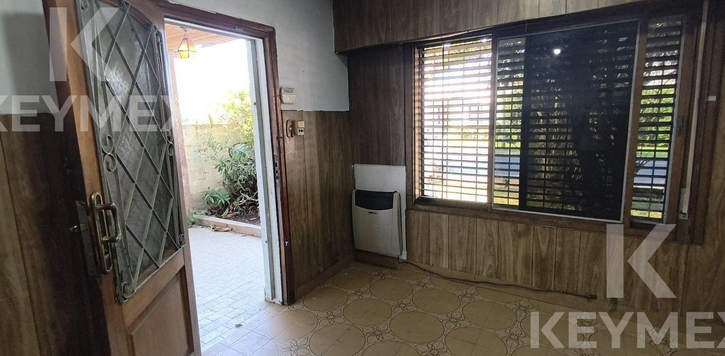 Foto de Casa en venta en Los Hornos/ dos dormitorios/ Cochera y patio, imagen 5