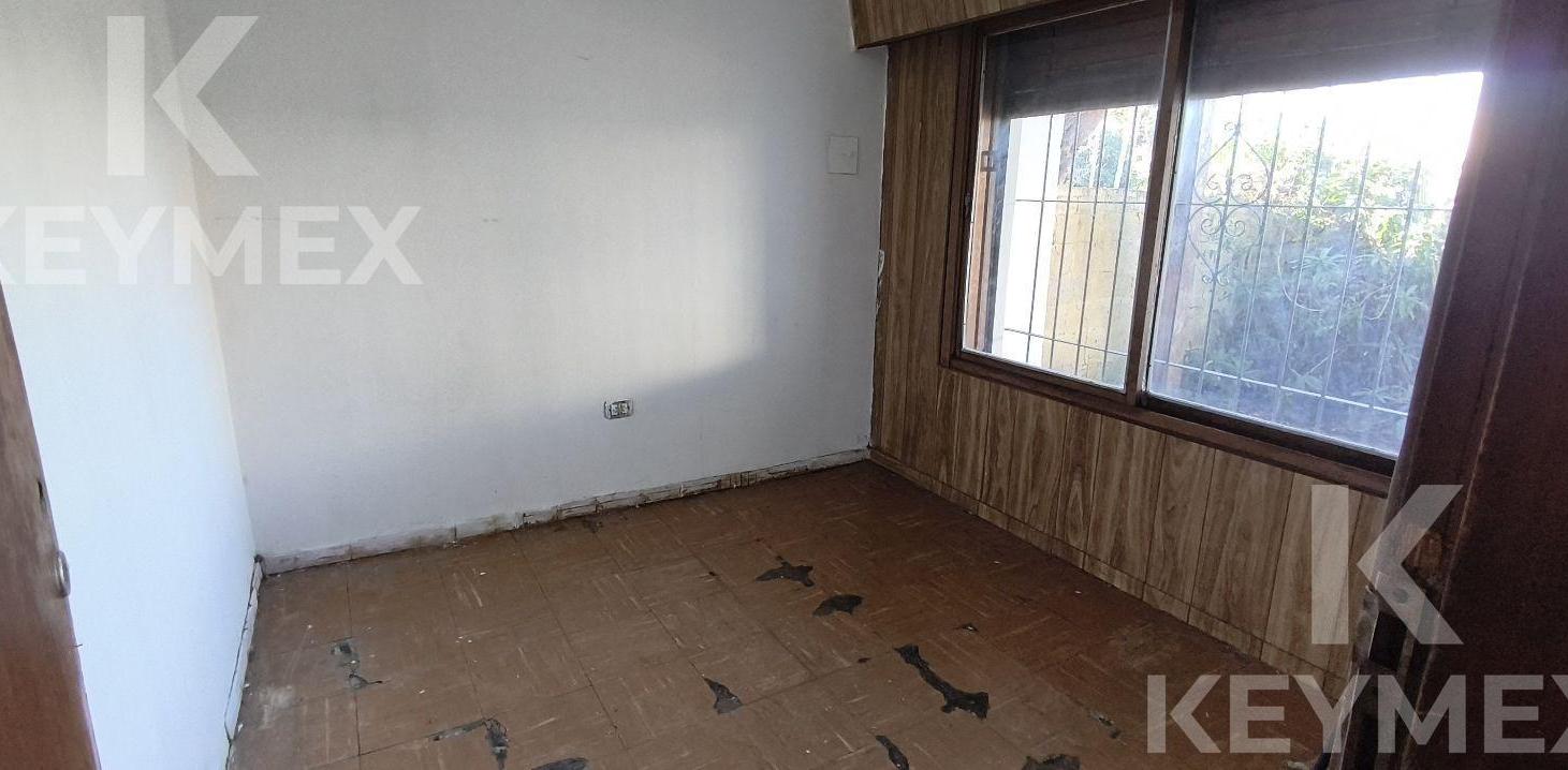 Foto de Casa en venta en Los Hornos/ dos dormitorios/ Cochera y patio, imagen 4