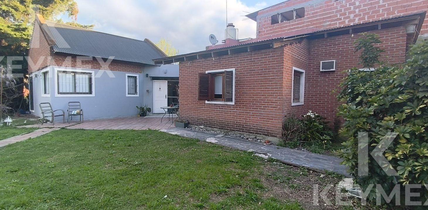 Foto de Casa en venta de dos dormitorios/ Los Hornos/ Posible Apto Banco, imagen 1