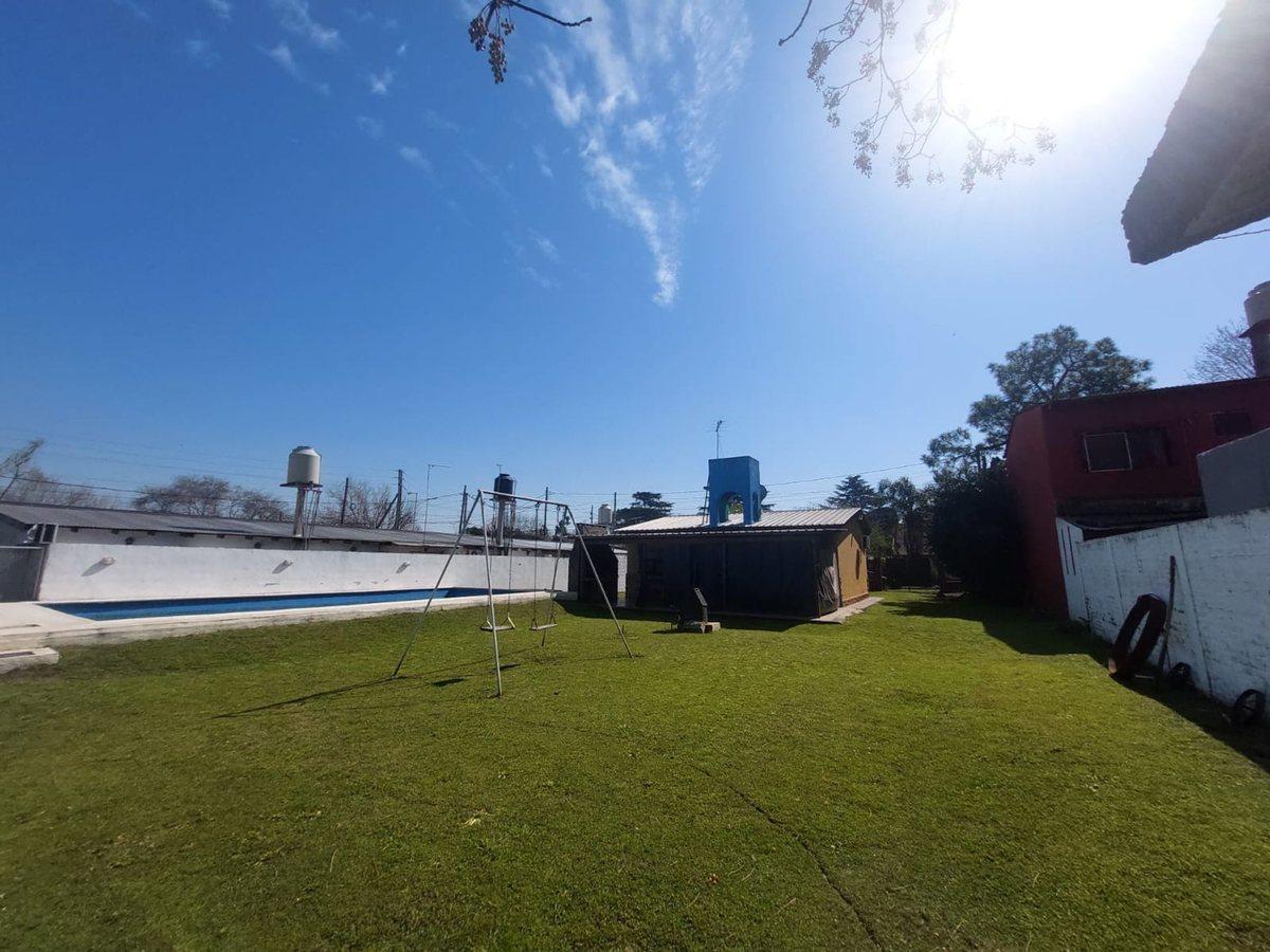 Venta Casa Quinta con Gran Pileta y Monoambiente 2