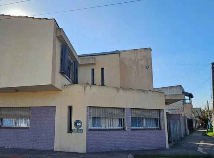 VENTA CASA 6 AMBIENTES MORENO APTO CONSULTORIOS 2