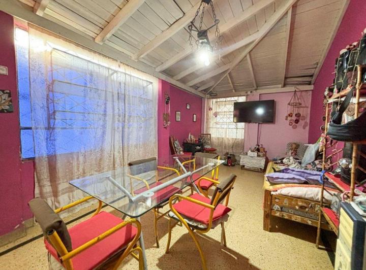 VENTA CASA 3 DORMITORIOS  EN VILLA LUZURIAGA 1