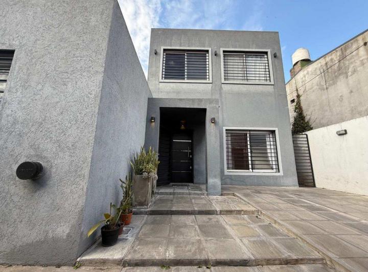 VENTA CASA 5 AMBIENTES EN ITUZAINGÓ SUR 1