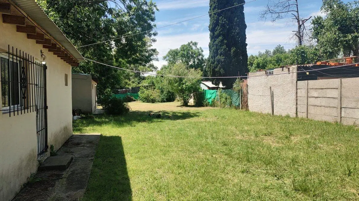 LOTE VENTA VILLA UDAONDO CON DOS CASAS DE 35 M C/U 3