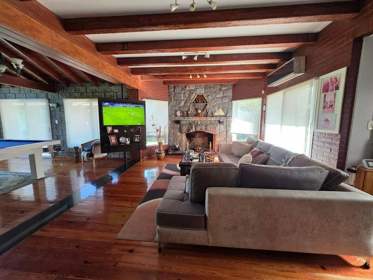 VENTA PERMUTA CASA DE CATEGORIA 7 AMBIENTES LELOIR 3