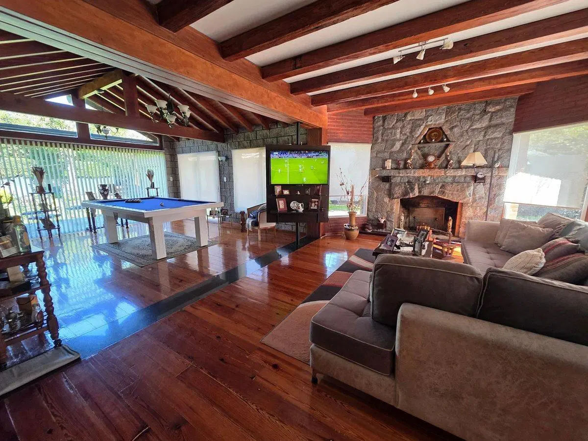 VENTA PERMUTA CASA DE CATEGORIA 7 AMBIENTES LELOIR 2
