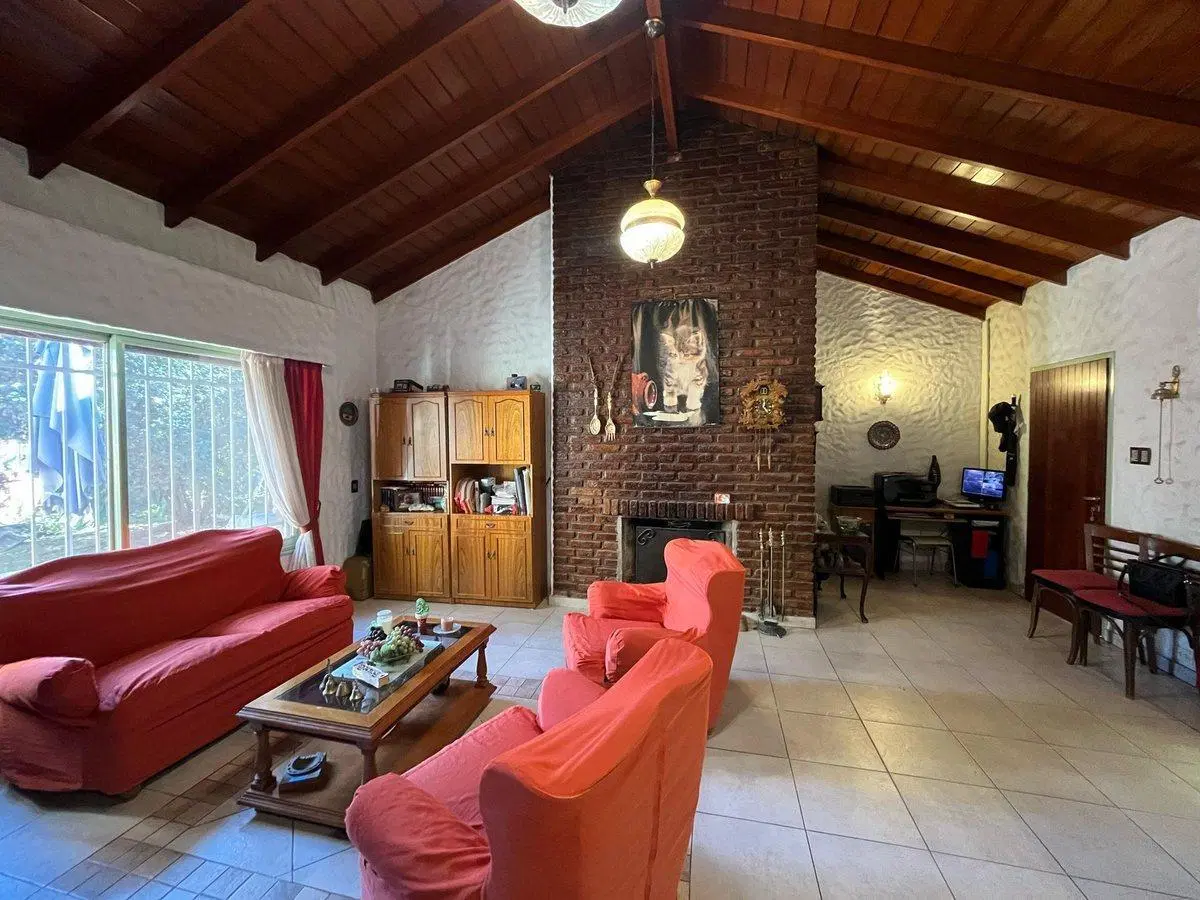 VENTA CASA 3 AMBIENTES LOTE 1000Mts2 PARQUE LELOIR 5