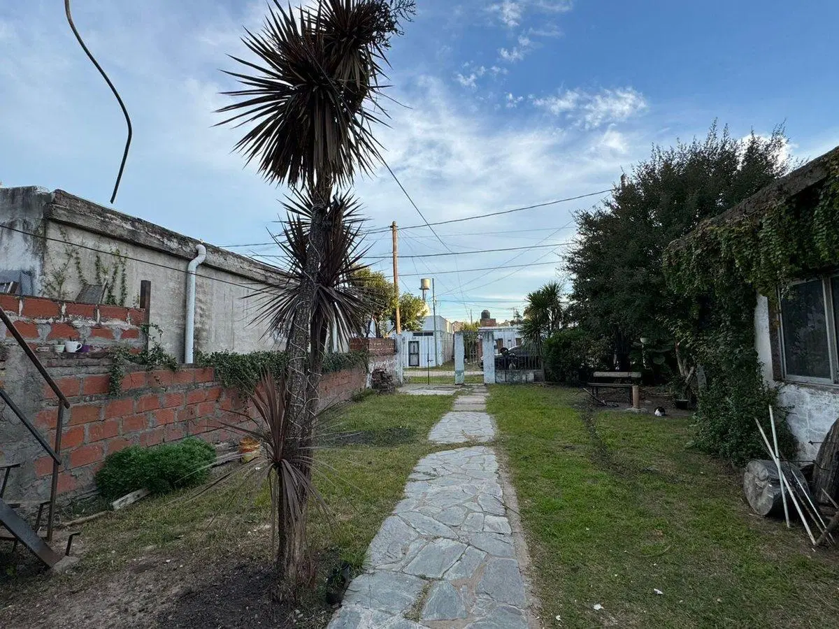 VENTA CASA 3 AMBIENTES C/PATIO - LA REJA 2