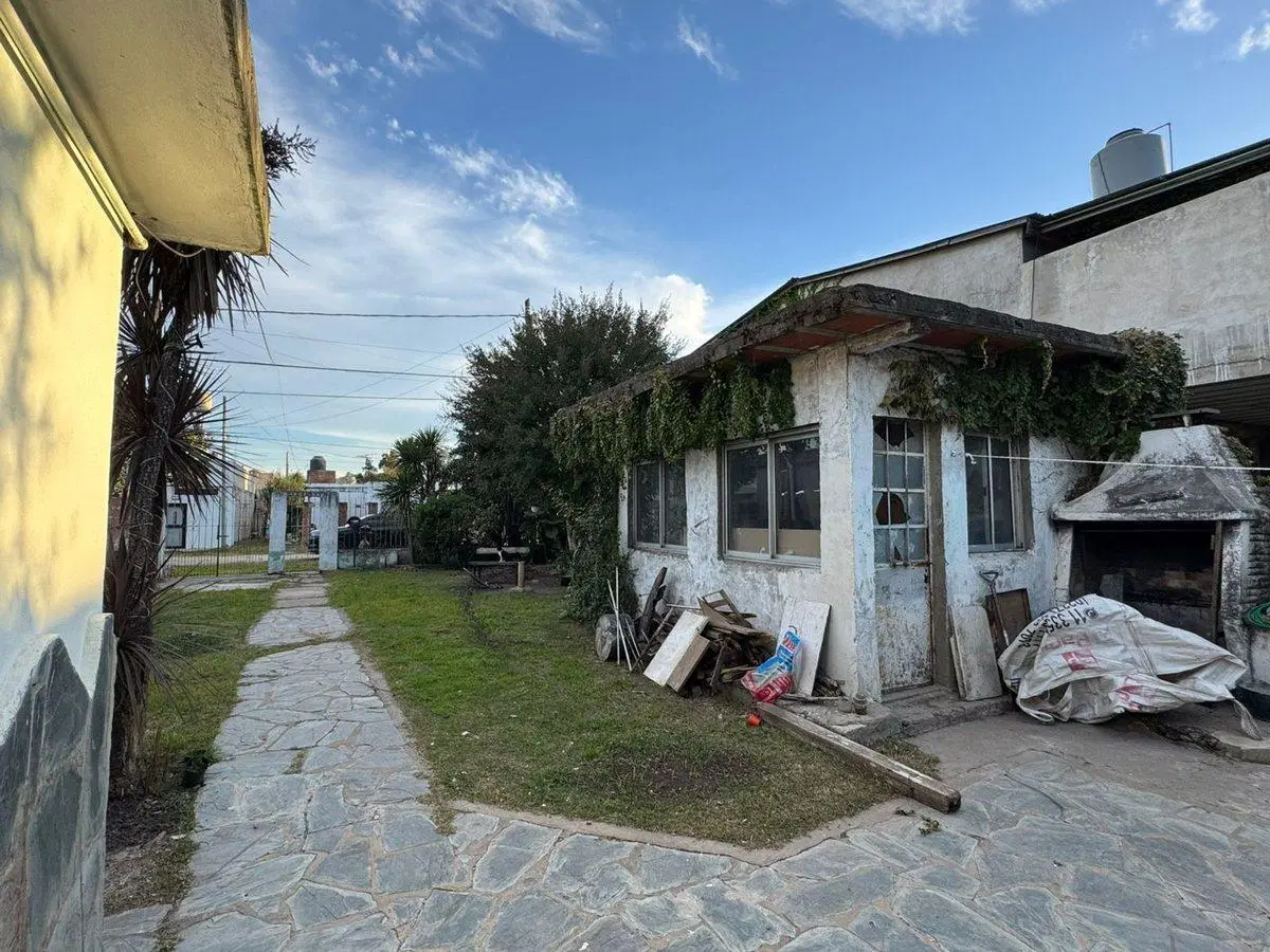 VENTA CASA 3 AMBIENTES C/PATIO - LA REJA 3