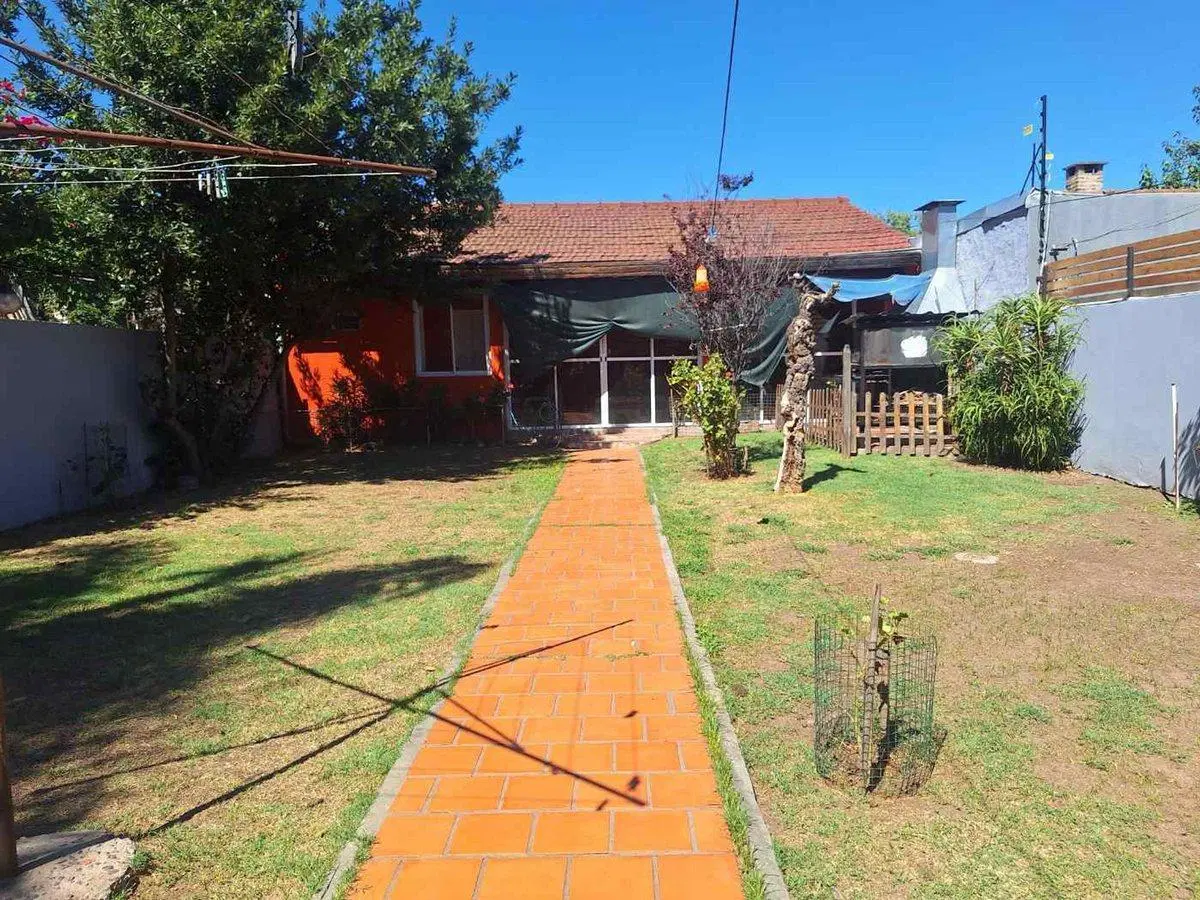 VENTA CASA 5 AMBIENTES COCHERA JARDIN MERLO 4