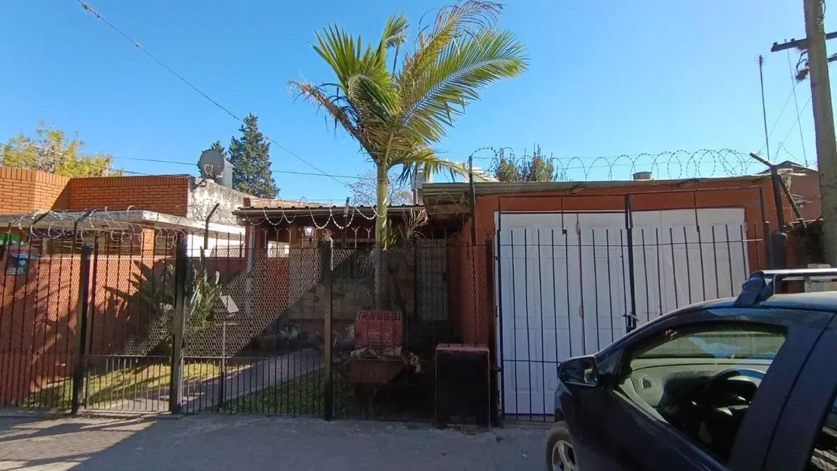 VENTA CASA 3 AMB C/QUINCHO + DPTO 2 AMB .LIBERTAD 4