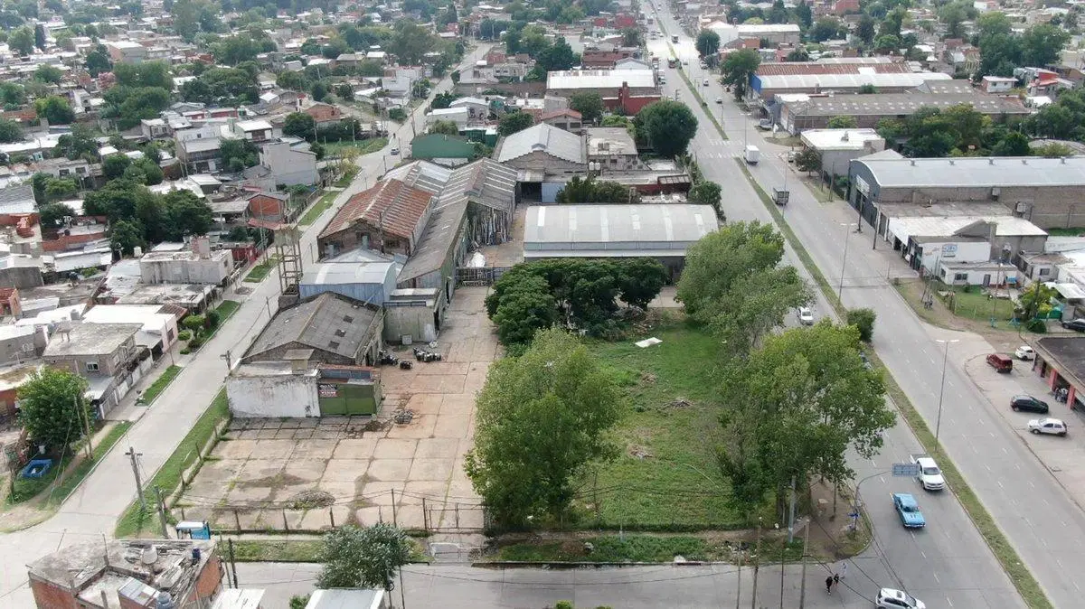 VENTA GALPONES LOTE INDUSTRIAL OFICINAS 8100M2 R21 2