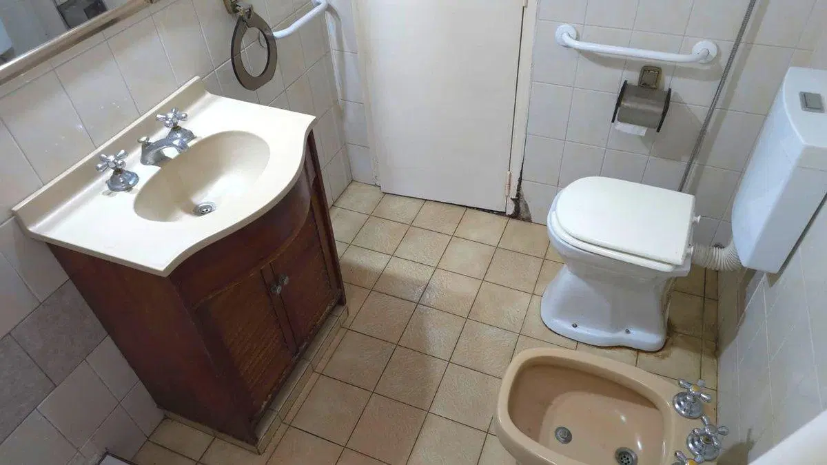 VENTA- CASA 4 AMB. C/COCHERA- ITUZAINGO 2