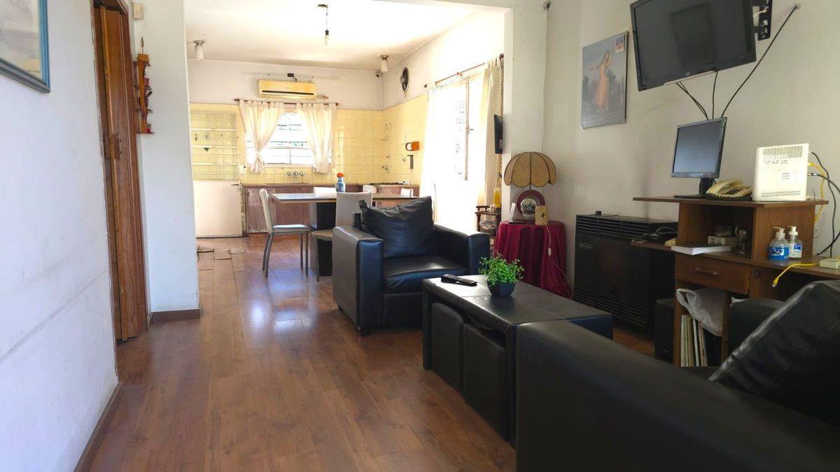 VENTA- CASA 4 AMB. C/COCHERA- ITUZAINGO