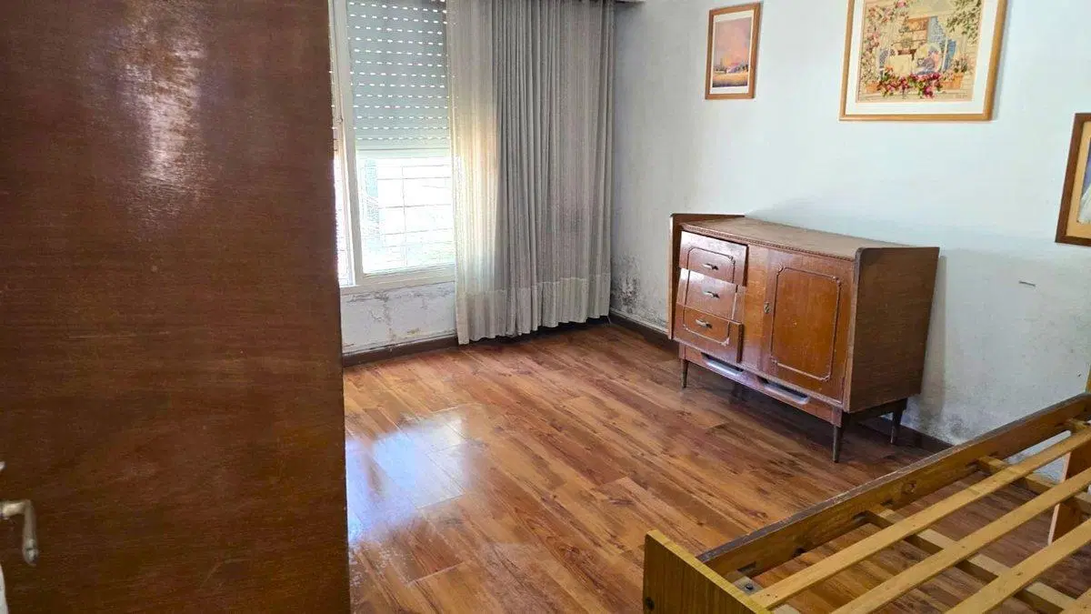 VENTA- CASA 4 AMB. C/COCHERA- ITUZAINGO 5