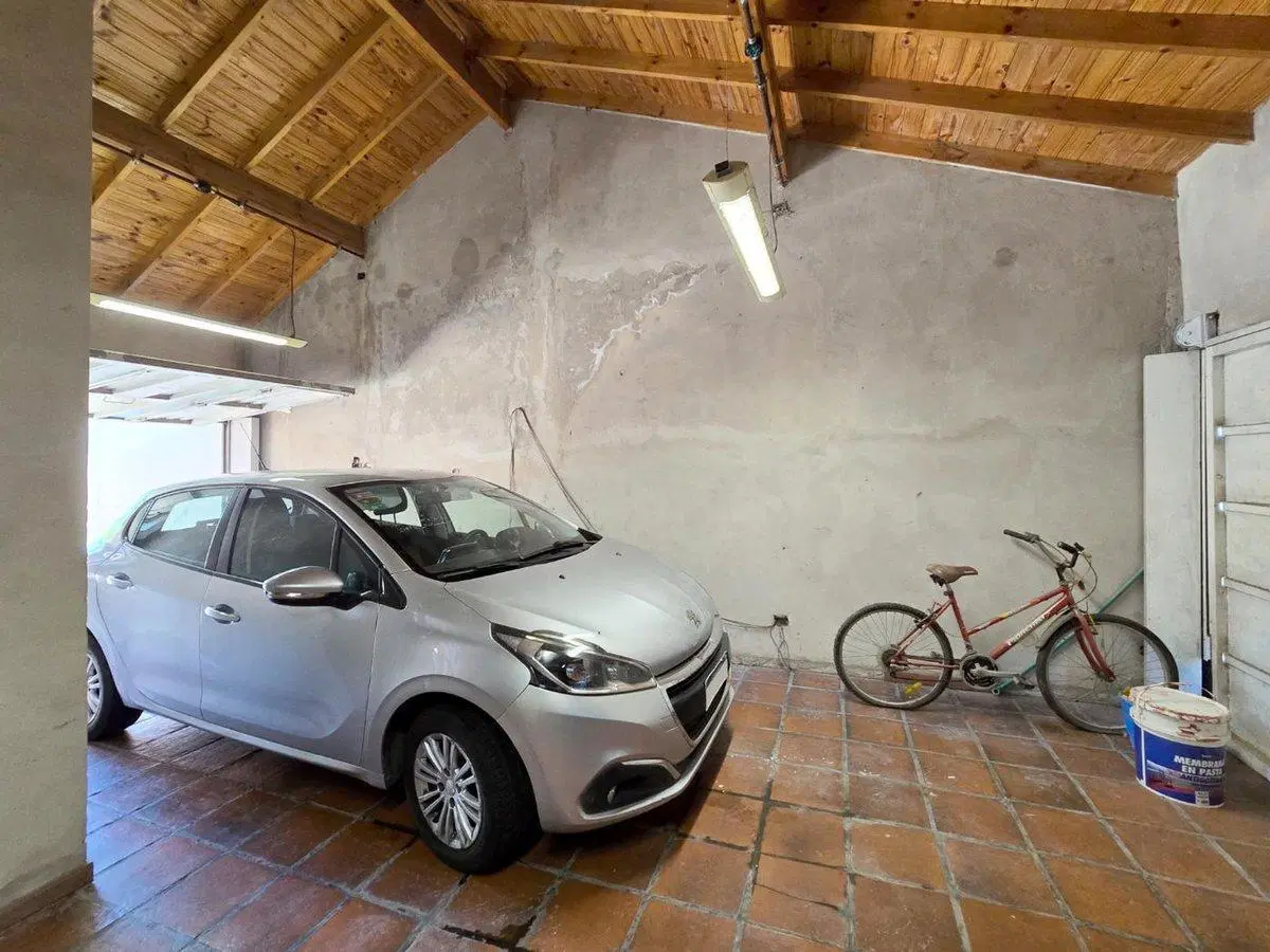 VENTA CASA 4 AMBIENTES JARDIN COCHERA LOTE 574M2 4