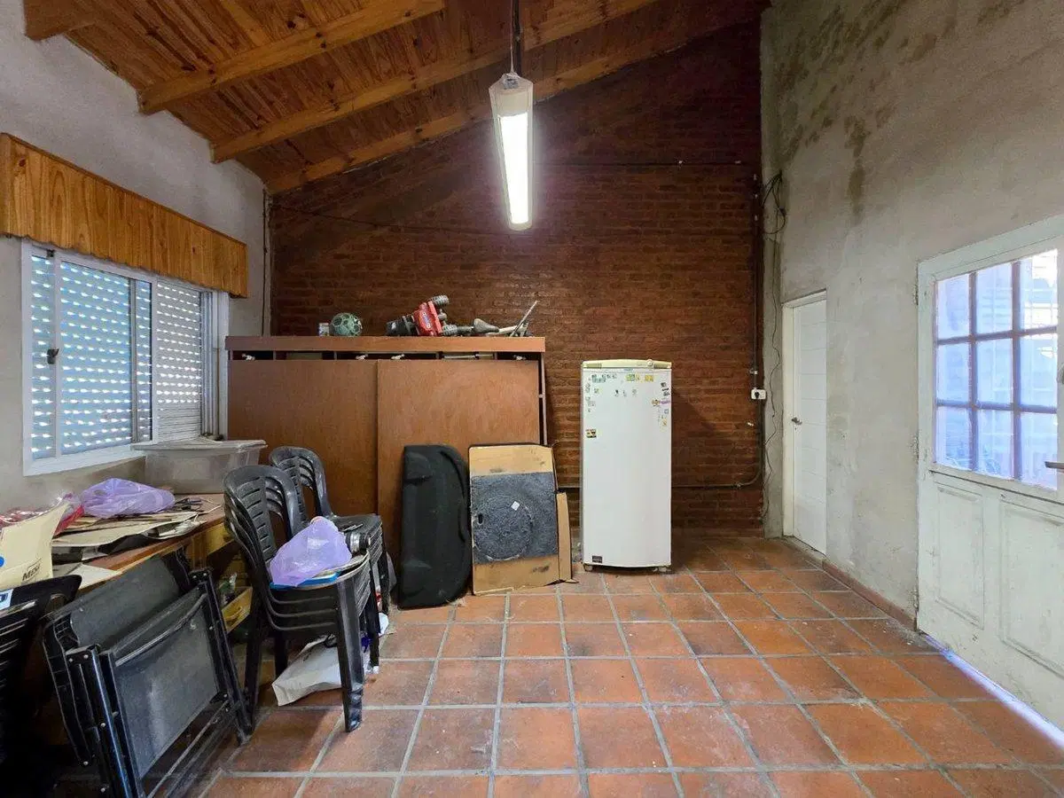 VENTA CASA 4 AMBIENTES JARDIN COCHERA LOTE 574M2 5