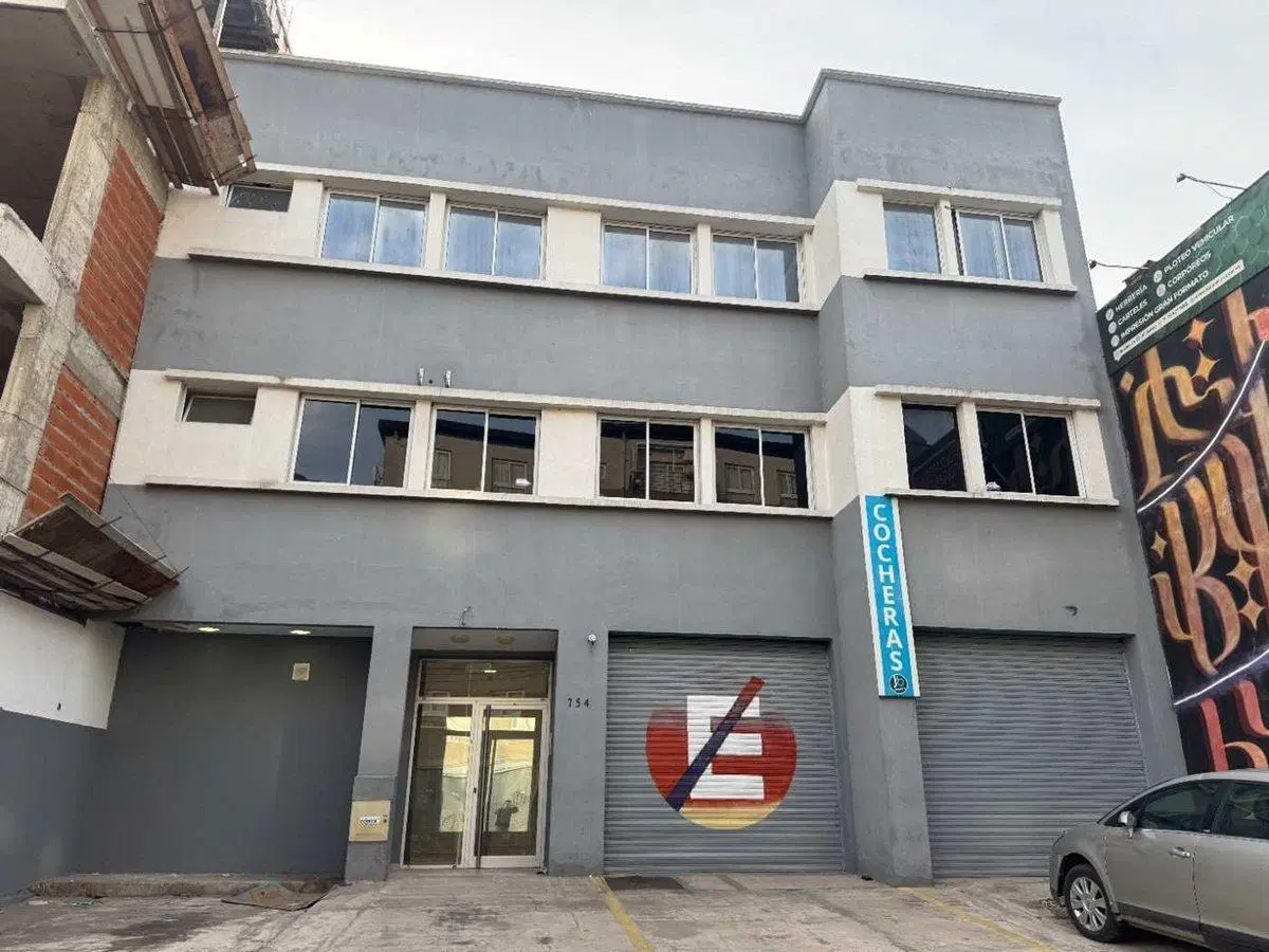 VENTA LOCAL COMERCIAL COCHERAS Y LOCAL MERLO CENTR 2