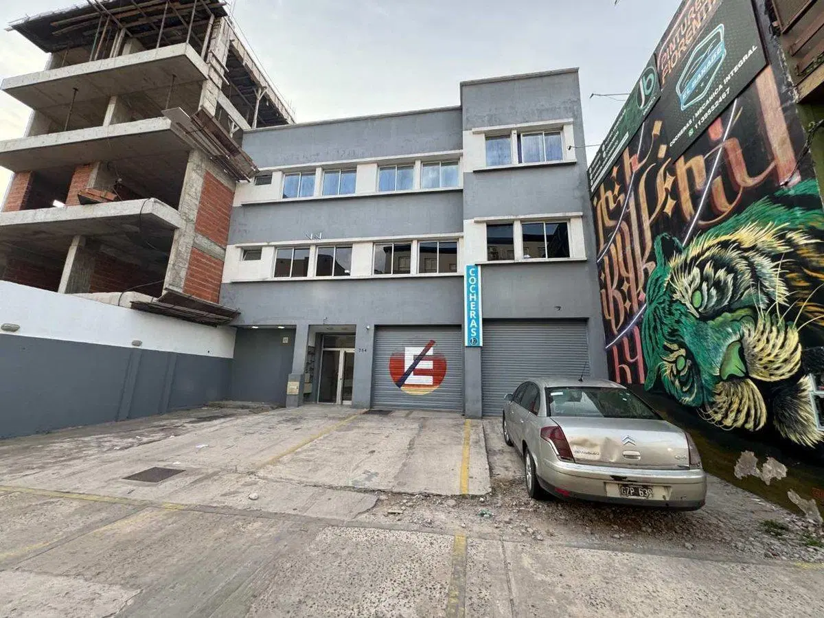 VENTA LOCAL COMERCIAL COCHERAS Y LOCAL MERLO CENTR 5