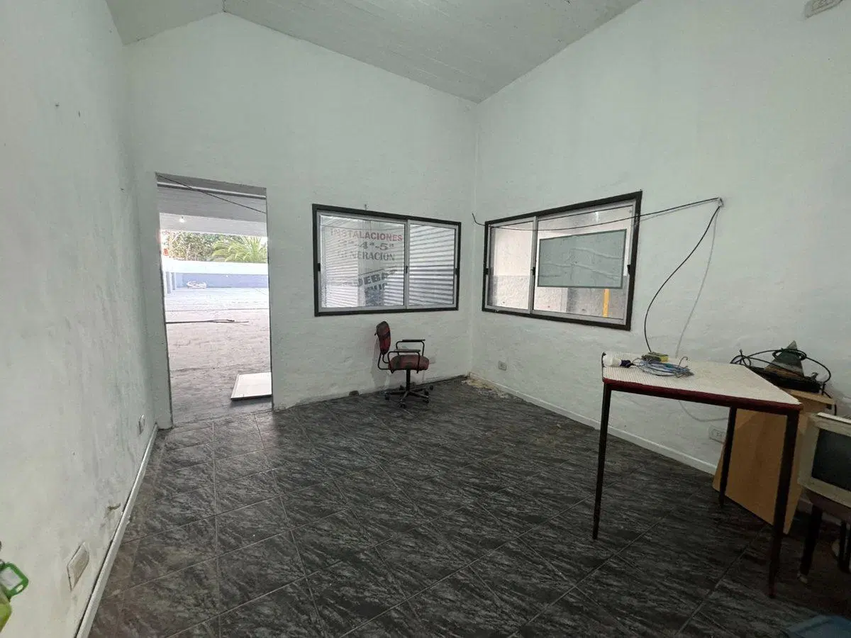 VENTA LOCAL COMERCIAL COCHERAS Y LOCAL MERLO CENTR 3