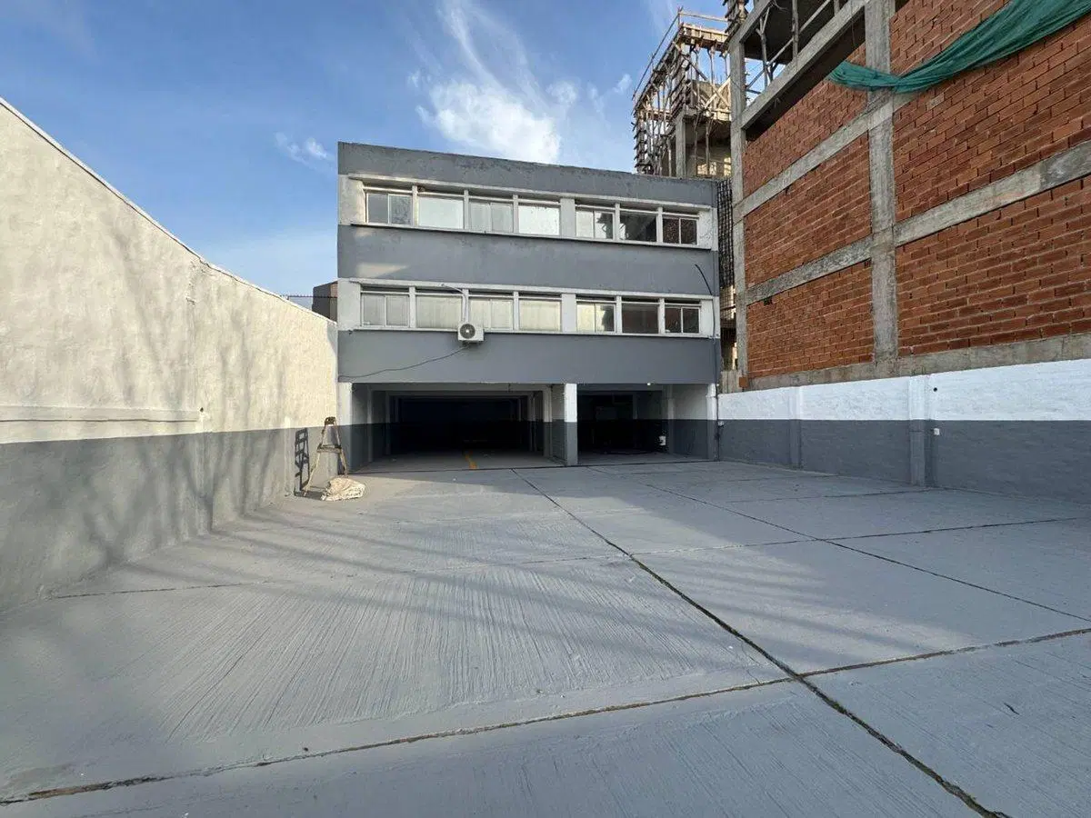 VENTA LOCAL COMERCIAL COCHERAS Y LOCAL MERLO CENTR 4