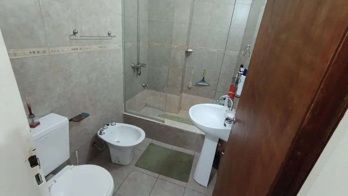 VENTA MONOAMNIENTE AMPLIO DIVIDIDO EN MORON 4