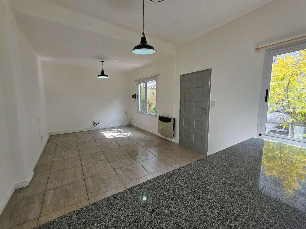 VENTA PERM PH 3 AMB CON PATIO COCHERA  C COMERCIAL 3
