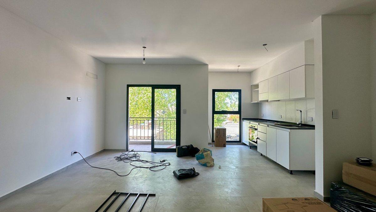 VENTA DEPTO 2 AMB C/TERRAZA Y COCHERA- ITUZAINGÓ